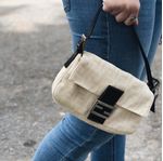 Bolsa-Fendi-Baguette-Linho-Monograma-Bege