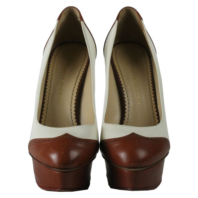 pump-charlotte-olympia-branco-e-caramelo-1