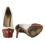 pump-charlotte-olympia-branco-e-caramelo-1