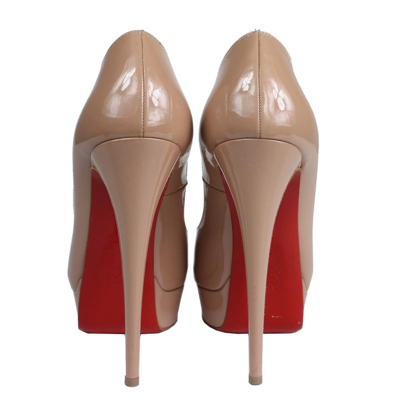 pee-toe-christian-louboutin-nude-verniz