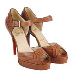sandalia-christian-louboutin-couro-caramelo