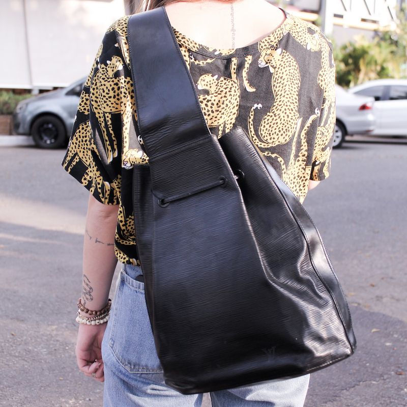 1888-Mochila-Louis-Vuitton-Epi-Leather-One-Strap-verso-