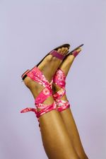 02647-Sandalia-Rasteira-Roberto-Cavalli-Seda-Rosa-verso