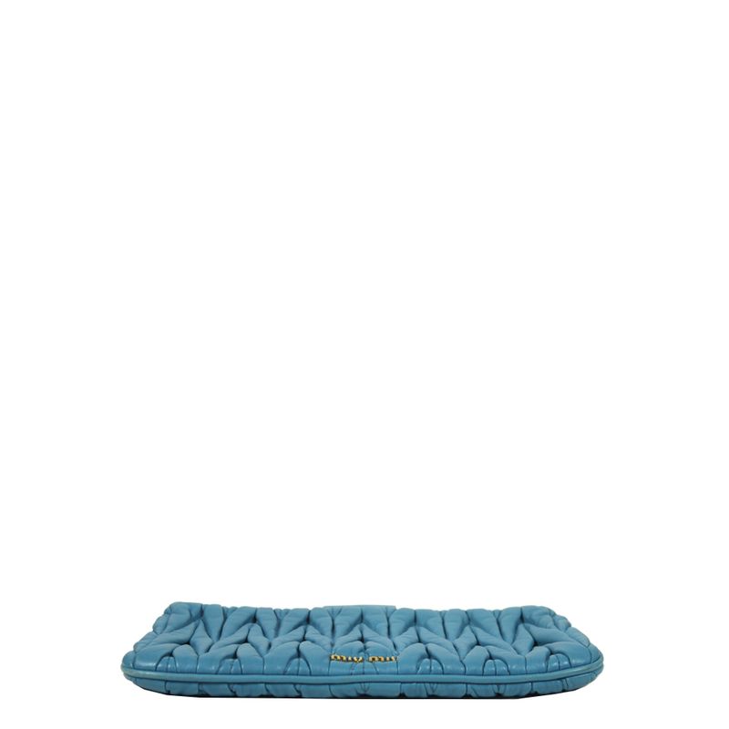 Clutch-Miu-Miu-Matelasse-Couro-Azul