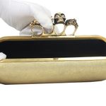 Clutch-Alexander-McQueen-Skull-Dourada
