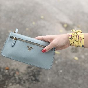 Mini Bolsa Prada Saffiano Azul