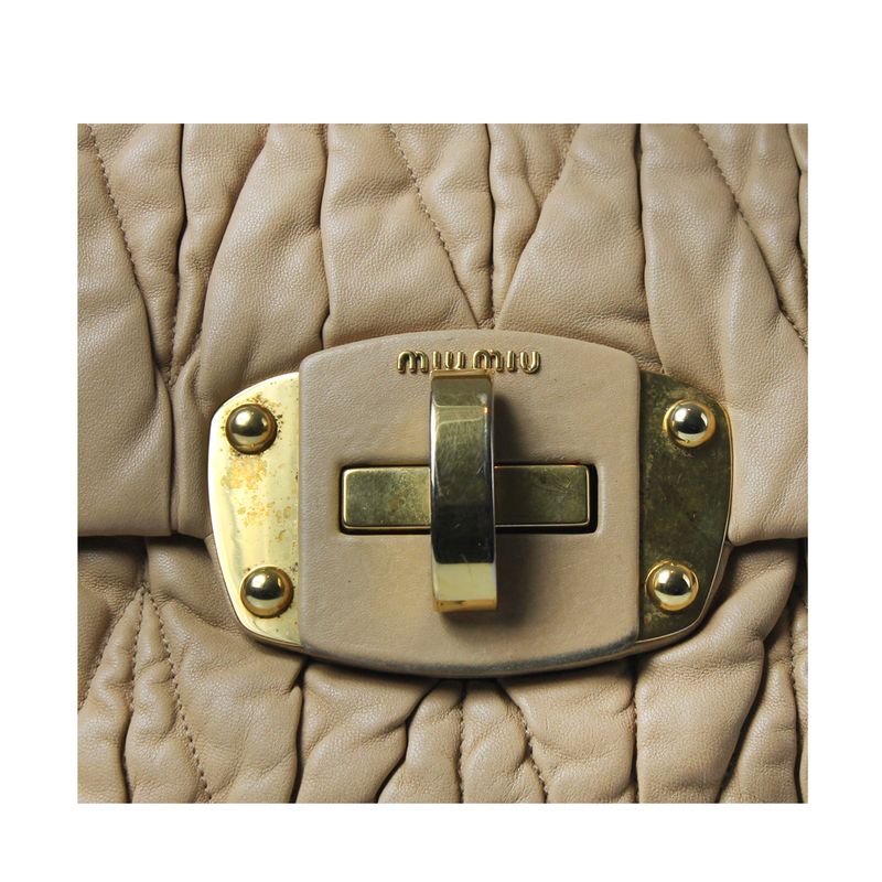 Bolsa-Miu-Miu-Matelasse-Couro-Cru
