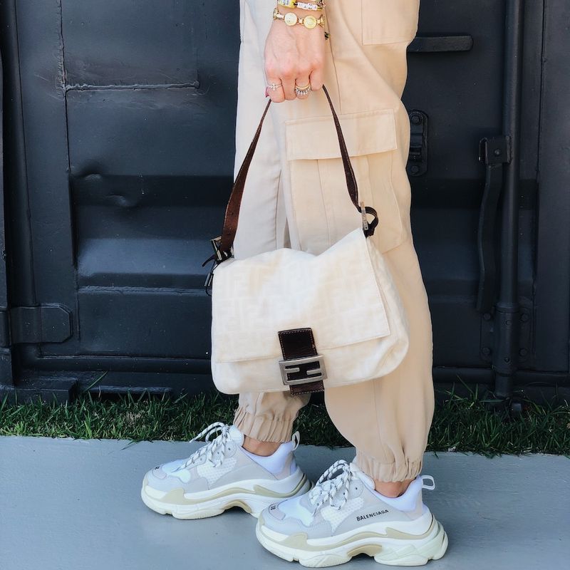 Bolsa-Fendi-Baguette-Monograma-Tecido-Off-White-