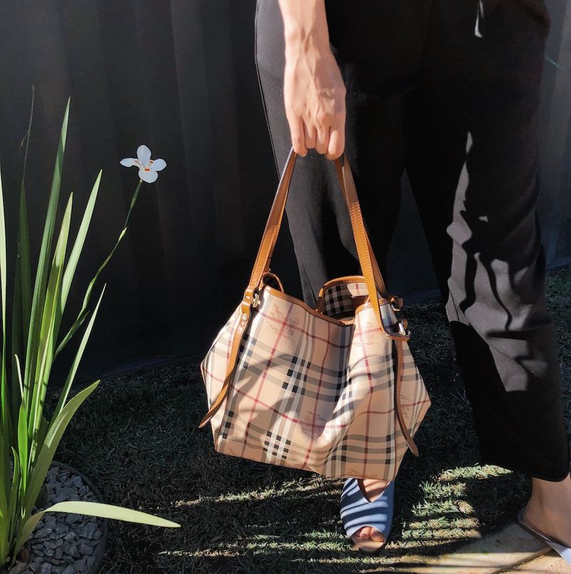 60926-Bolsa-Burberry-Cantebury-verso