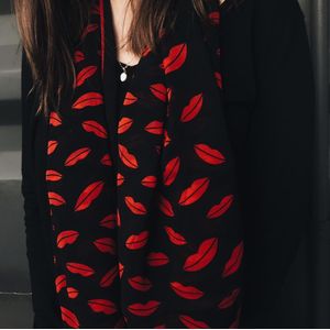 Lenço Saint Laurent Seda Beijos