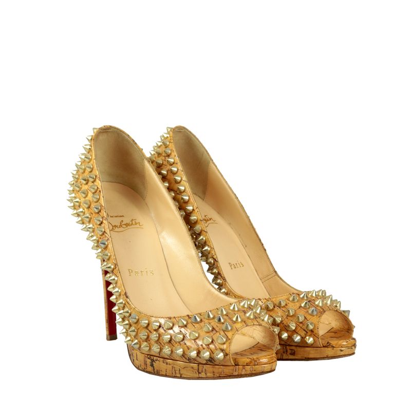61111-Peep-Toe-Christian-Louboutin-Cortica-e-Spikes