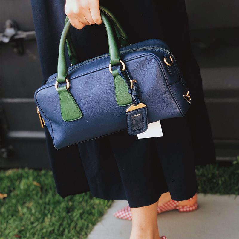 61015-Bolsa-Prada-Duffel-Saffiano-Bicolor-verso