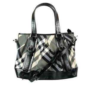 Bolsa Burberry Beat Check Verniz Preto