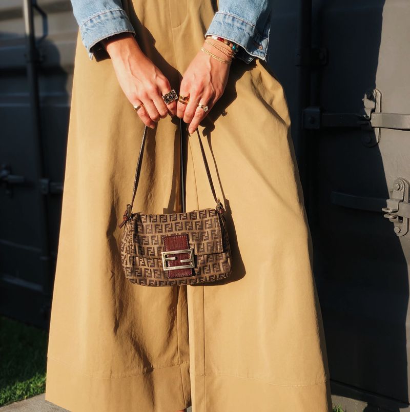 Bolsa-Fendi-Baguette-Monograma-Mini