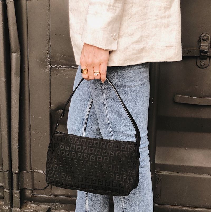 Mini-bolsa-Fendi-Vintage-Monograma-Preta