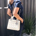 61206-Bolsa-Christian-Dior-Lady-Dior-Verniz-Off-White-verso