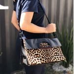 61207-Bolsa-Christian-Louboutin-Passage-Oncinha-verso