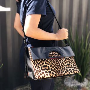 Bolsa Christian Louboutin Passage Oncinha