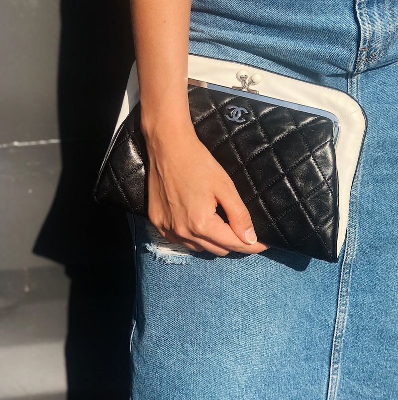 61258-Clutch-Chanel-Couro-Bicolor-verso