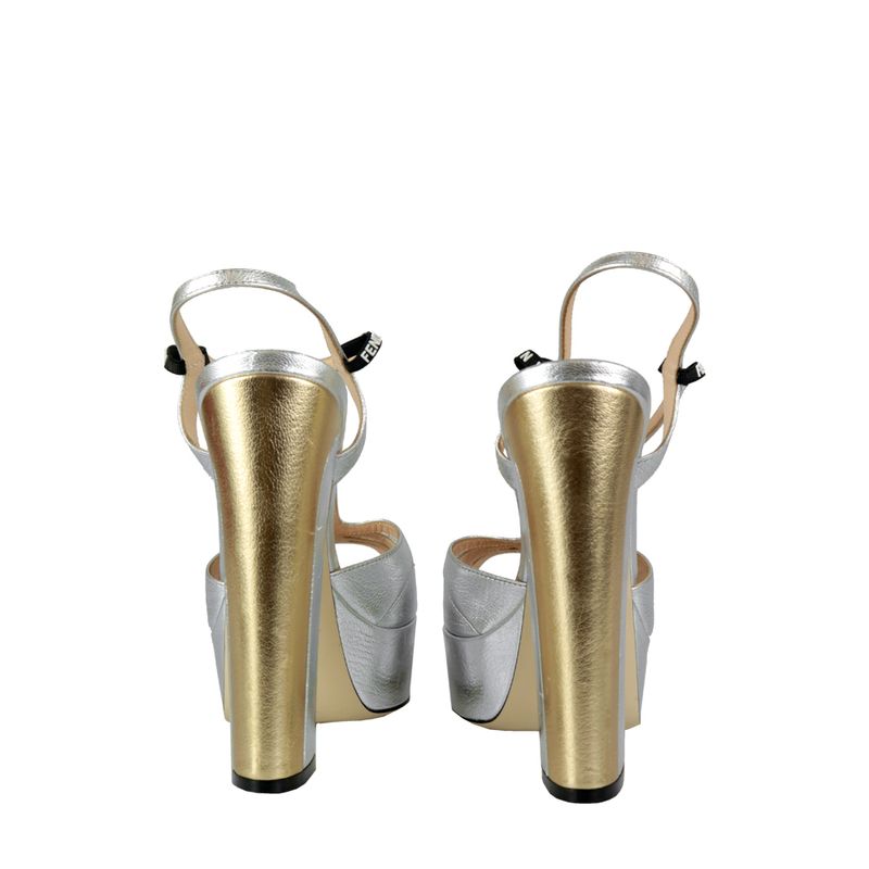 Sandalia-Fendi-Prateada