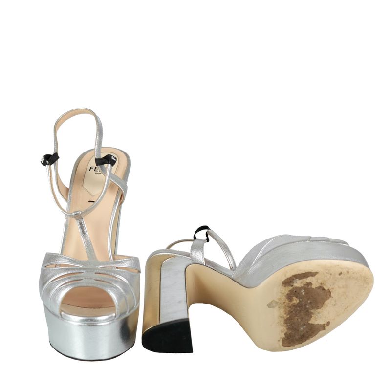 Sandalia-Fendi-Prateada