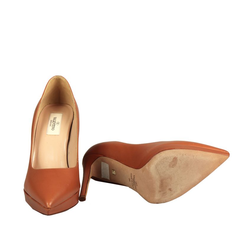 Scarpin-Valentino-Couro-Caramelo