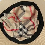 Chapeu-Burberry-Bucket-Bege