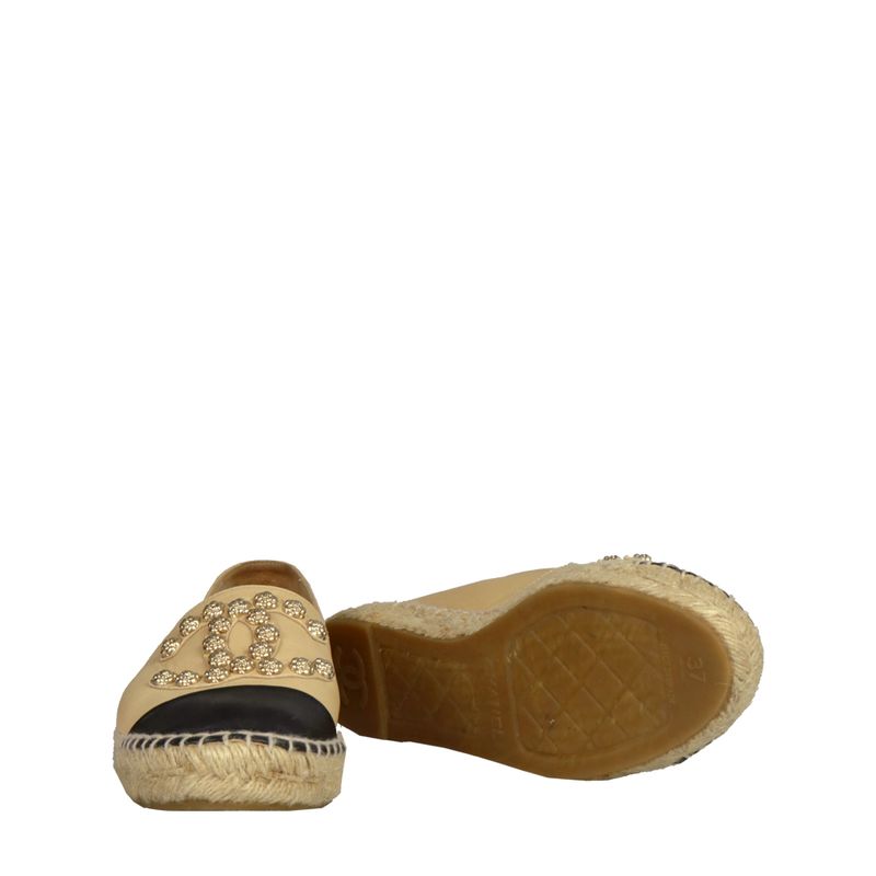 Alpargata-Chanel-Couro-Bicolor-com-Aplicacoes