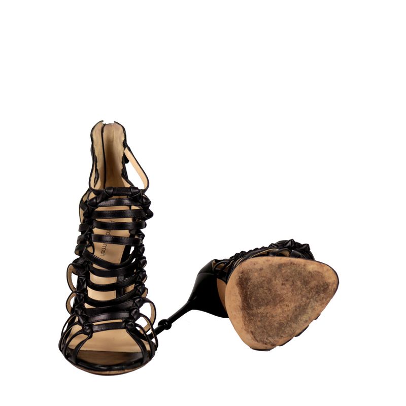 61998-Sandalia-Alexandre-Birman-No-Couro-Preto