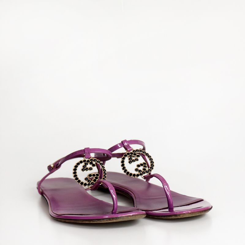 6204-Sandalia-Rasteira-Gucci-Verniz-Roxo-verso