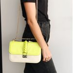 Bolsa-Valentino-Glam-Lock-Bicolor-Neon-e-Creme
