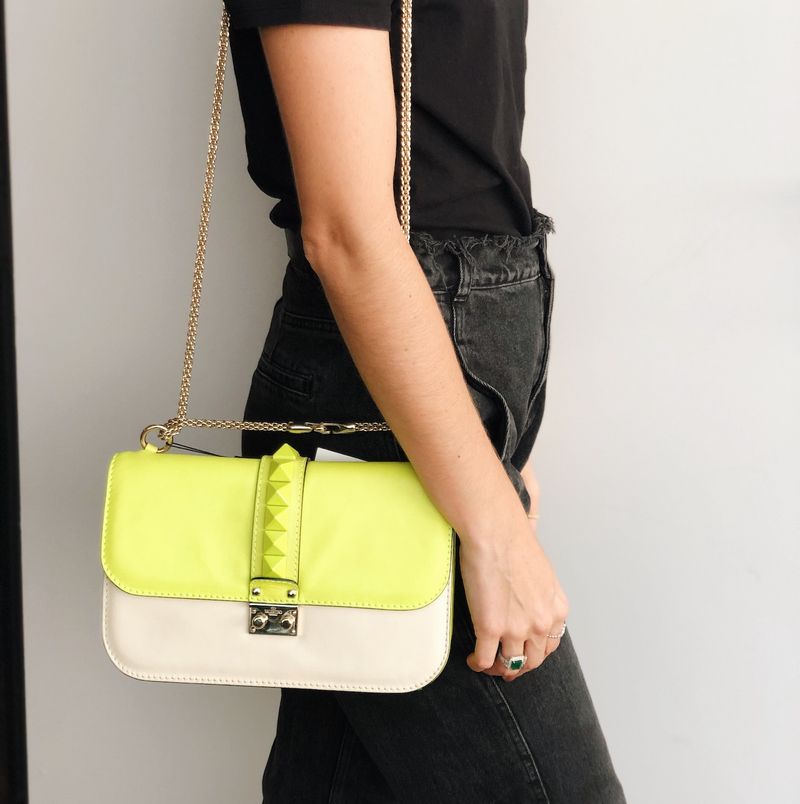 Bolsa-Valentino-Glam-Lock-Bicolor-Neon-e-Creme