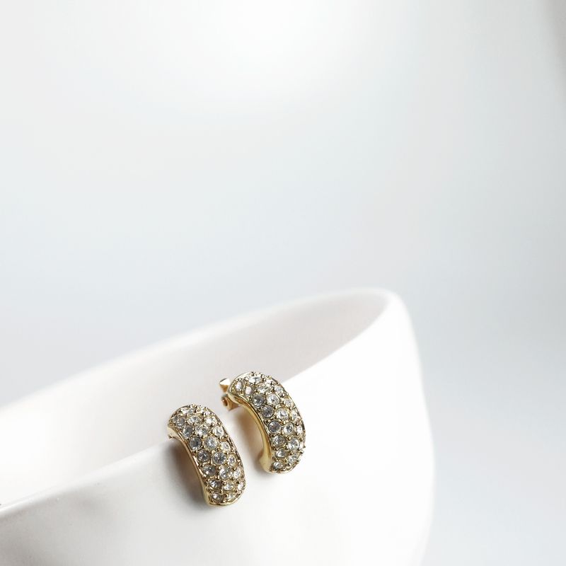 Brinco-de-Pressao-Swarovski-Meia-Argola-Dourada
