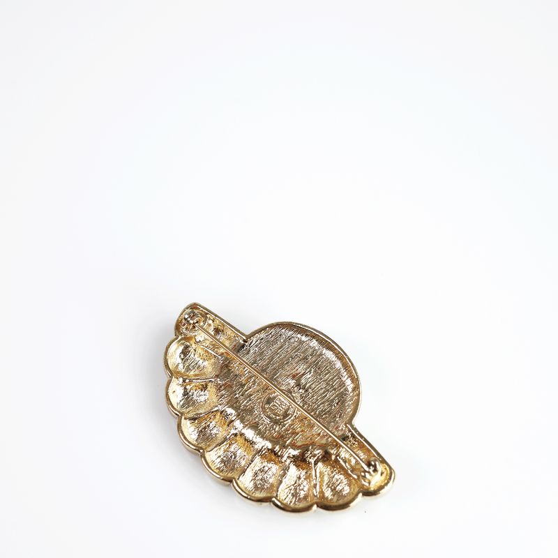 Broche-Givenchy-Dourado-com-Perola