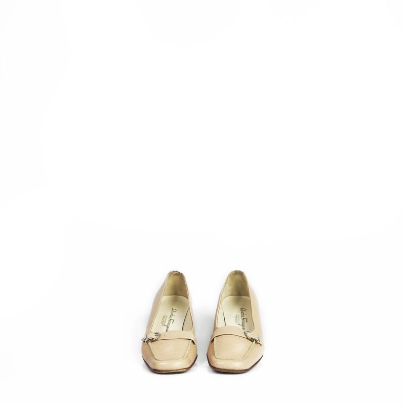 Scarpin-Salvatore-Ferragamo-Bico-Quadrado-Couro-Cru-Vintage