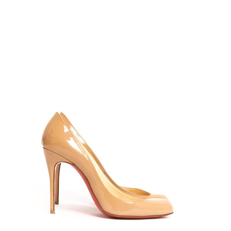 62543-Pump-Christian-Louboutin-Verniz-Bege