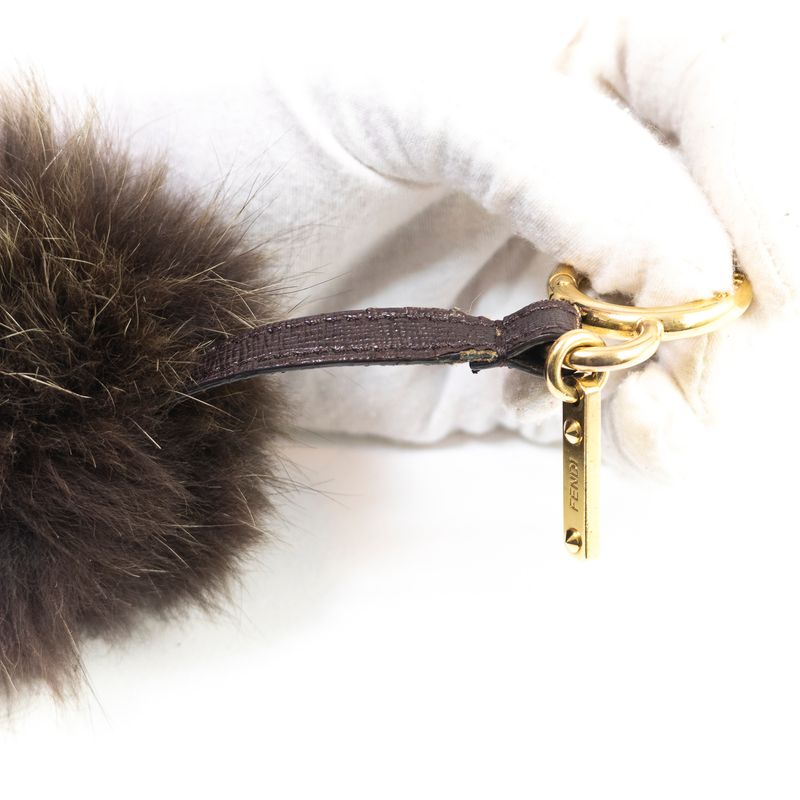 Chaveiro-Fendi-Pompom-Marrom