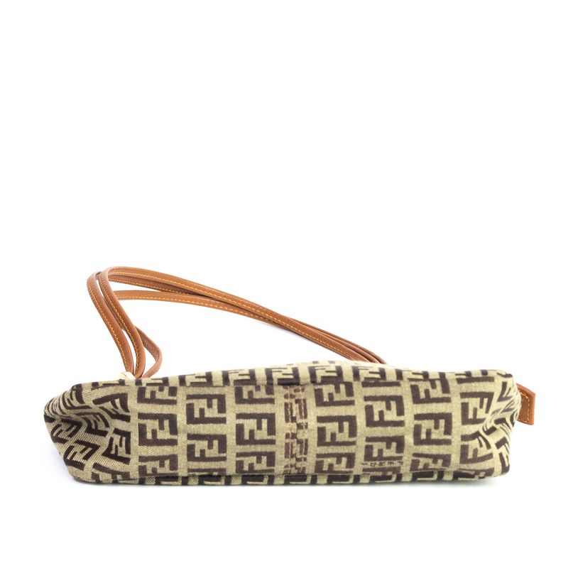 Mini-bolsa-Fendi-Monograma