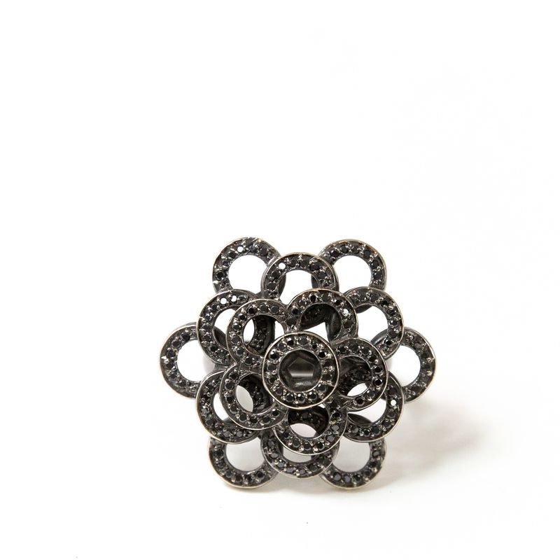 62741-Anel-Carla-Amorim-Arredores-Ouro-Negro-e-Brilhantes