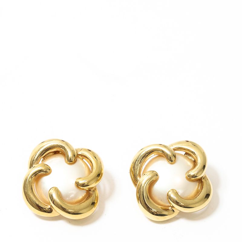 Brinco-de-Pressao-Vintage-Flor-Dourado-e-Perola