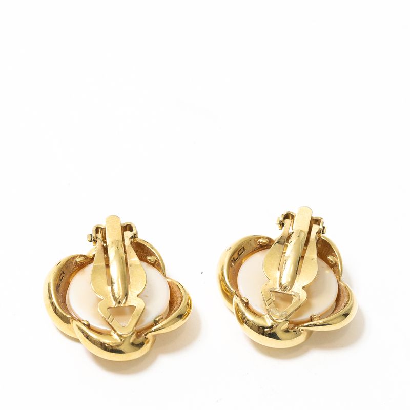 Brinco-de-Pressao-Vintage-Flor-Dourado-e-Perola
