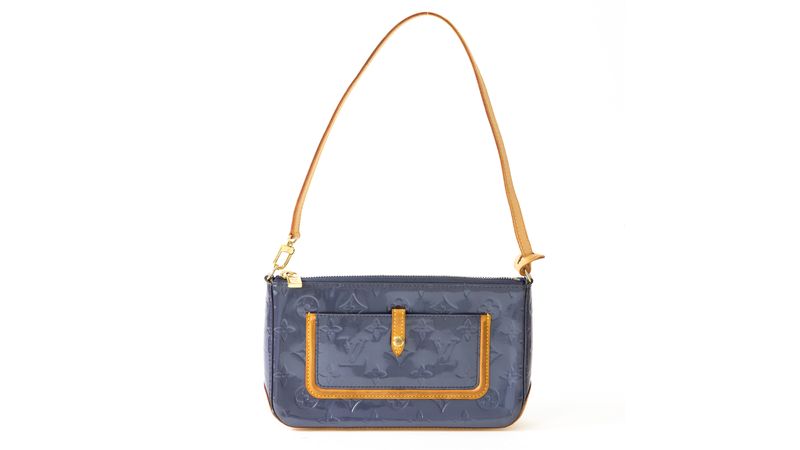 Bolsa Chanel Verniz Azul  Brechó de luxo - Prettynew