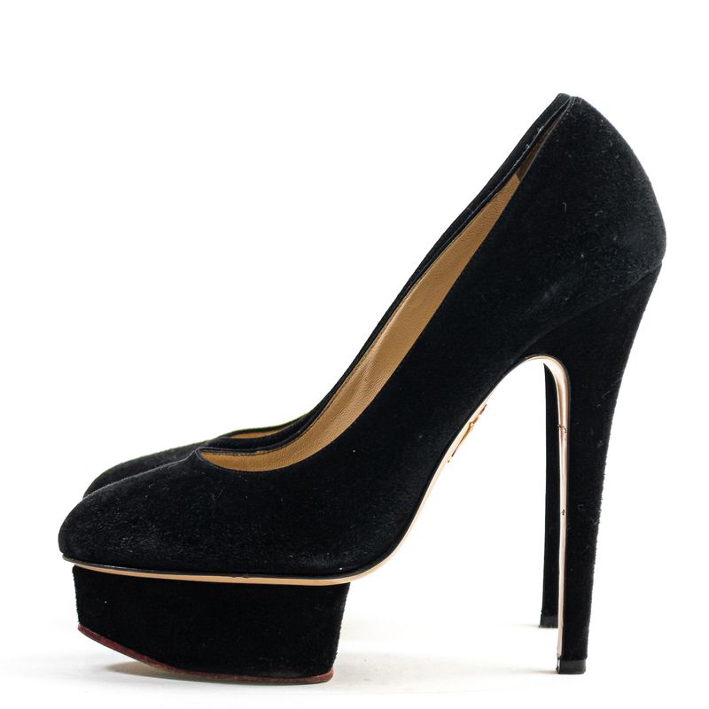 Pump-Charlotte-Olympia-Camurca-Preto