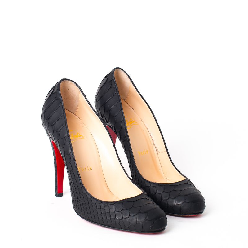 62872-Pump-Christian-Louboutin-Escamas-Preto