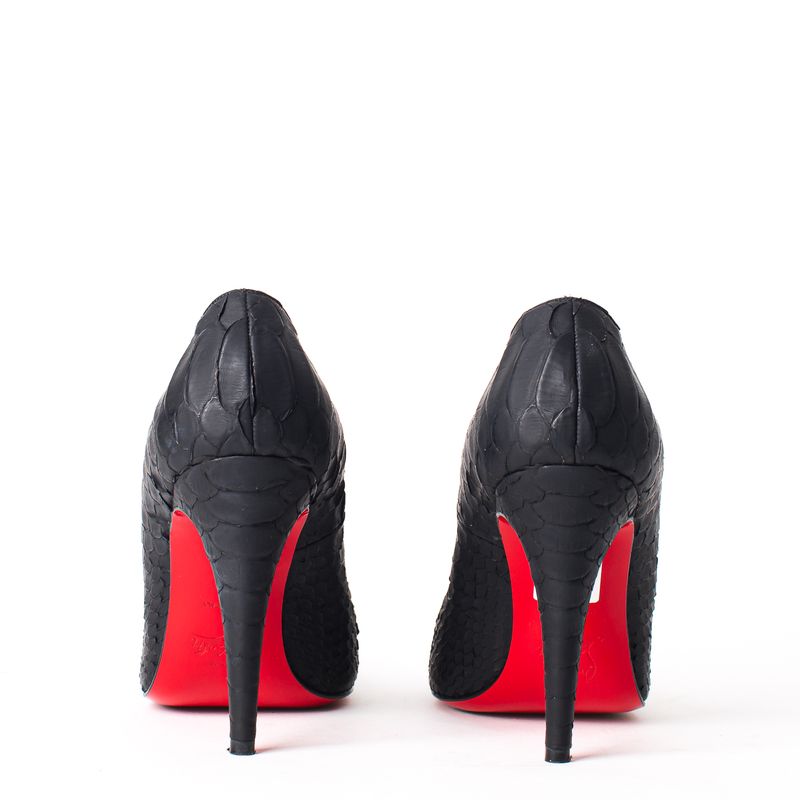 62872-Pump-Christian-Louboutin-Escamas-Preto