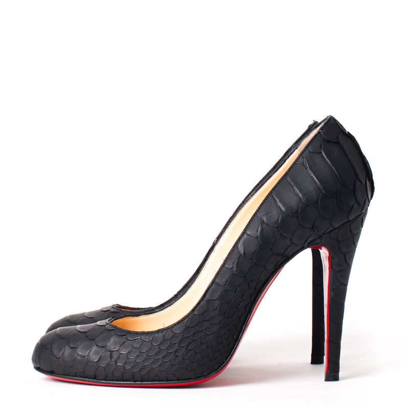 62872-Pump-Christian-Louboutin-Escamas-Preto