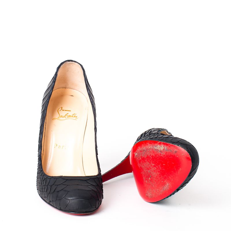 62872-Pump-Christian-Louboutin-Escamas-Preto