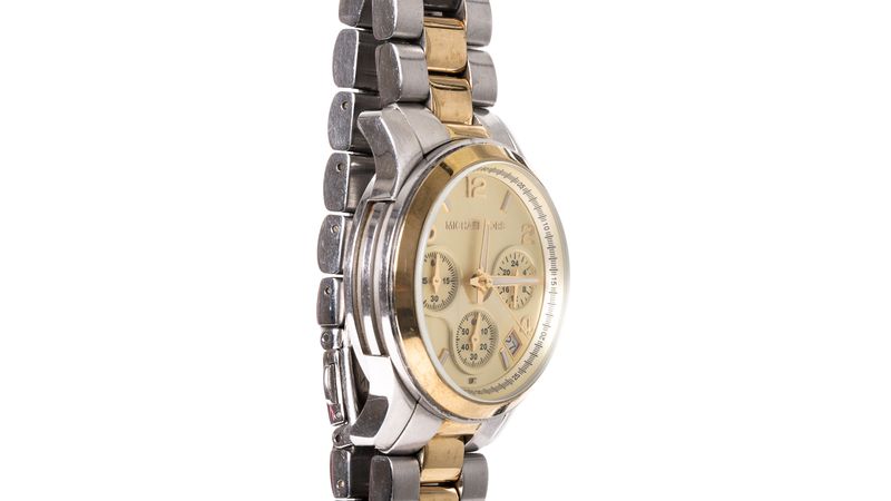 Relogio michael kors feminino prata hot sale com dourado