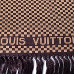 Cachecol-Louis-Vuitton-Xadrez-Marrom