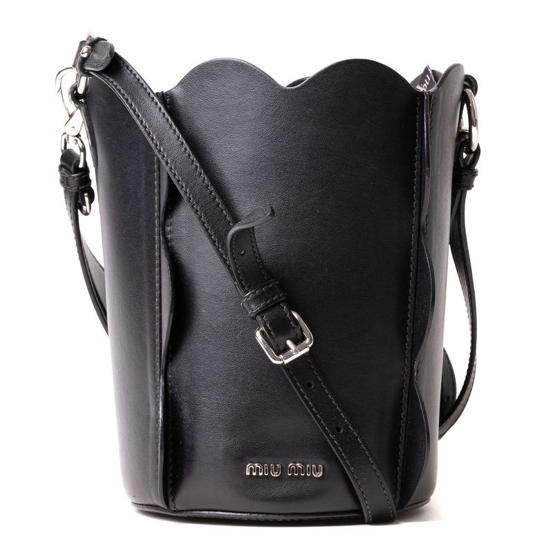 62951-Bolsa-Miu-Miu-Scalloped-Bucket-Couro-Preto-1